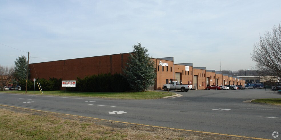 Primary Photo Of 8395 Euclid Ave, Manassas Park Warehouse For Lease