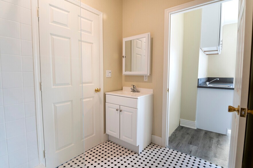 More Photos Of 1703 Toberman St, Los Angeles Apartments For Sale