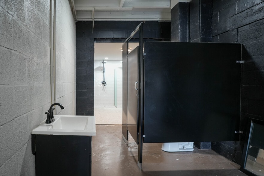 More Photos Of 4700 22nd Ave S, Saint Petersburg General Retail For Lease