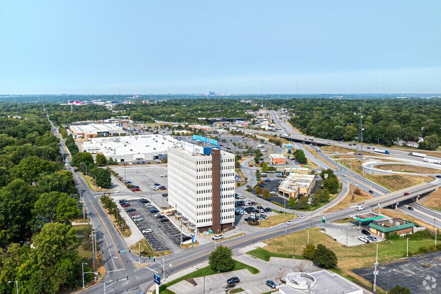More Photos Of 4240 Blue Ridge Blvd, Kansas City Office For Lease
