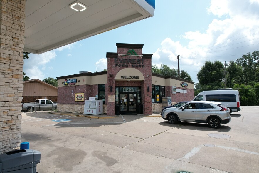 More Photos Of 2810 Eastex Fwy, Beaumont Convenience Store For Sale