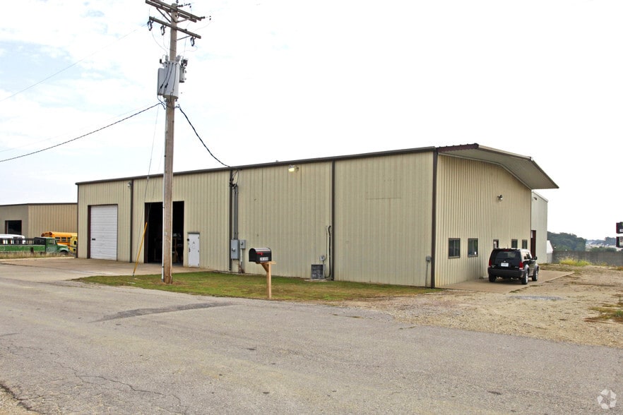 More Photos Of 28300-28308 N Wind Dr, Wright City Warehouse For Sale