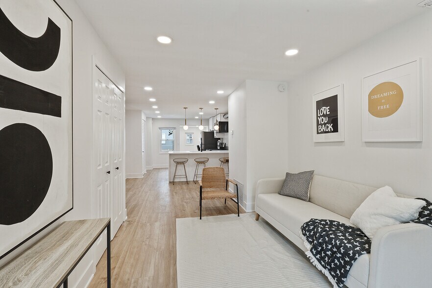 More Photos Of 529 N Wood St, Chicago Multifamily For Sale