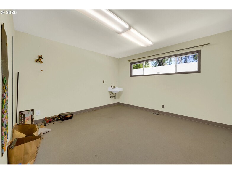 More Photos Of 1413 Charnelton St, Eugene Office For Sale