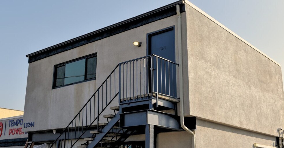 More Photos Of 13244 Raymer St, North Hollywood Warehouse For Lease