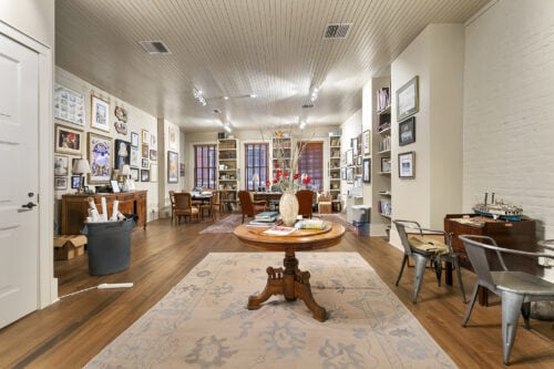 More Photos Of 528 Gravier St, New Orleans Office For Lease