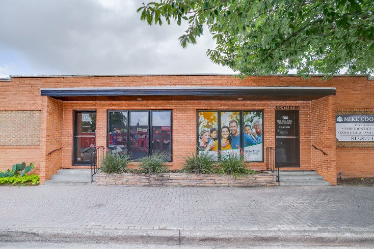 More Photos Of 1300-1302 W Magnolia Ave, Fort Worth General Retail For Lease
