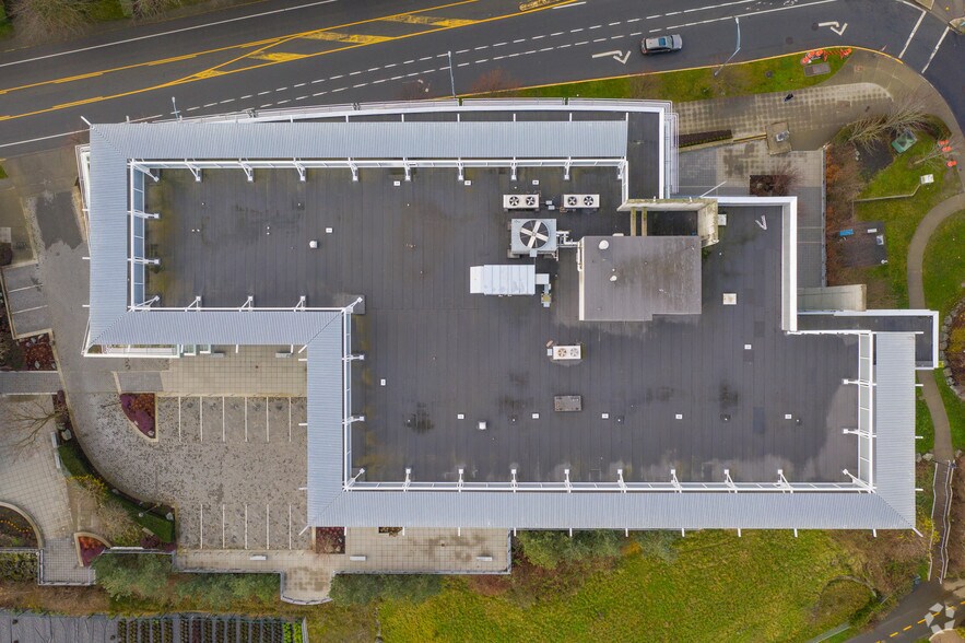 More Photos Of 655 Tyee Rd, Esquimalt Office For Sale