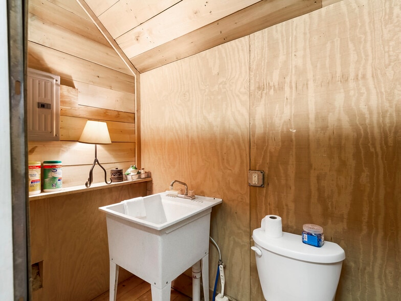 More Photos Of 58 Gunter Town Rd., Marshall Self Storage For Sale