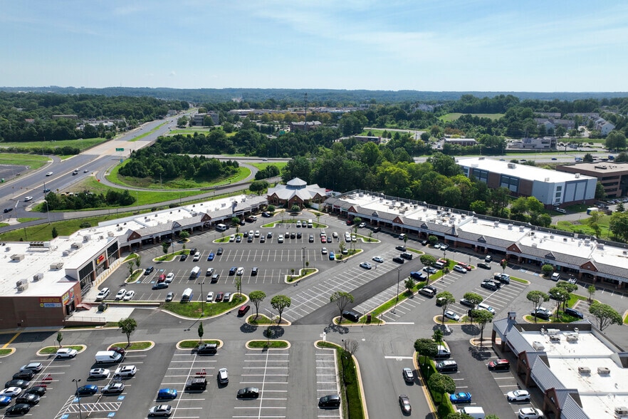 More Photos Of 5930-6049 Centreville Crest Ln, Centreville Freestanding For Lease