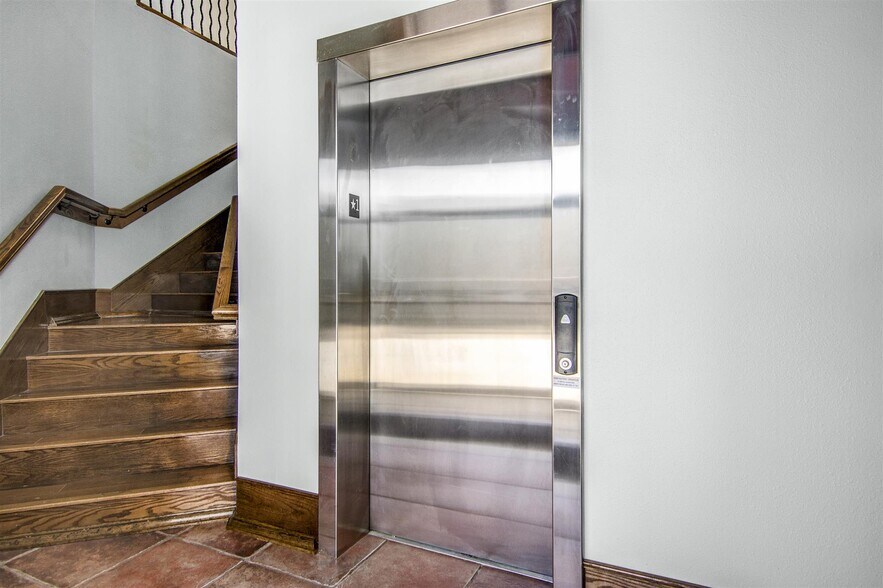 More Photos Of , Kemah Office For Sale