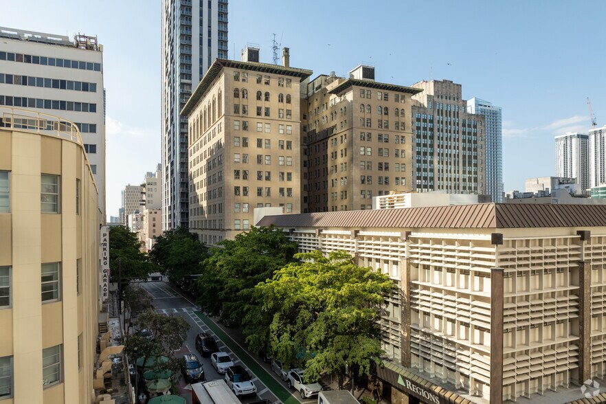 More Photos Of 25 SE 2nd Ave, Miami Office For Lease