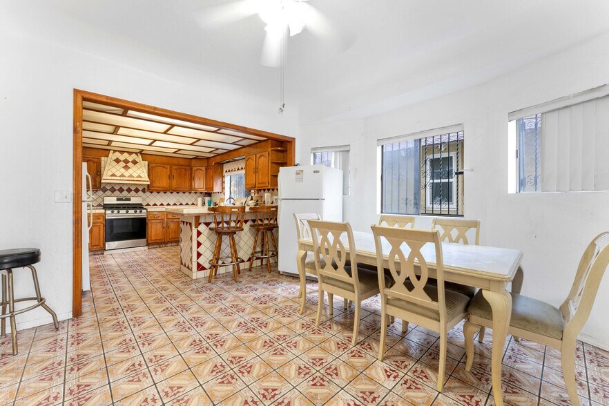 More Photos Of 2005 Magnolia Ave, Los Angeles Apartments For Sale