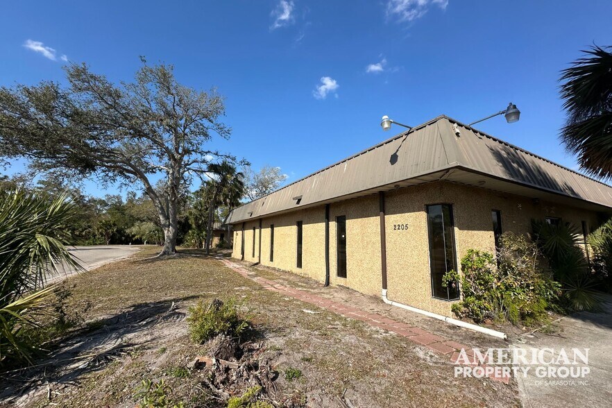 More Photos Of 2209 Industrial Blvd, Sarasota Warehouse For Sale