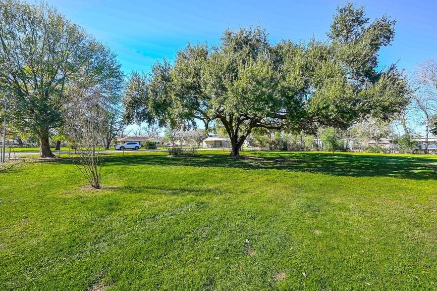 More Photos Of 18910 Carrot St, Spring Trailer Camper Park For Sale