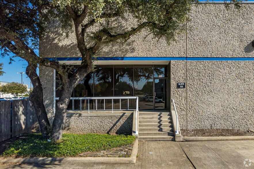 More Photos Of 2515 Willowbrook Rd, Dallas Warehouse For Lease