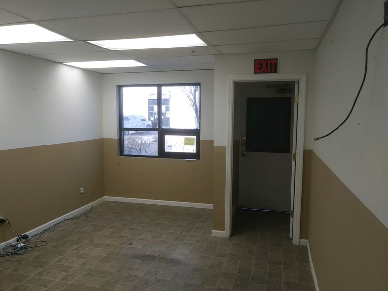 More Photos Of 80 Greenwood Ave, Midland Park Warehouse For Lease