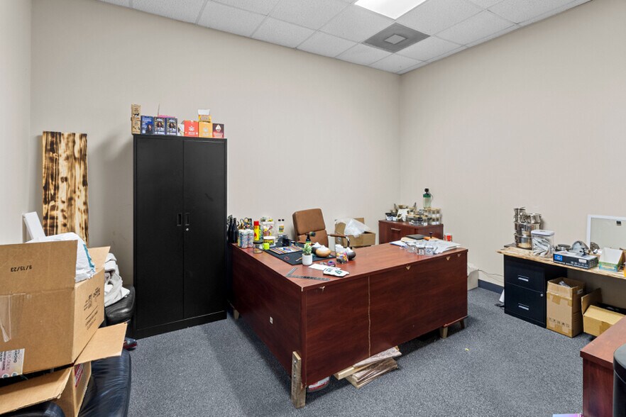 More Photos Of 114-118 E Calhoun St, Woodstock Freestanding For Lease