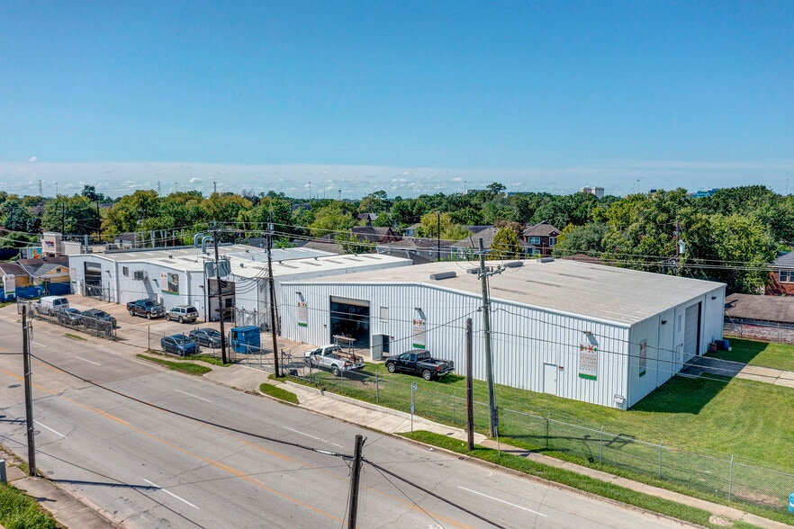 More Photos Of 1406-1420 Telephone Rd, Houston Showroom For Sale