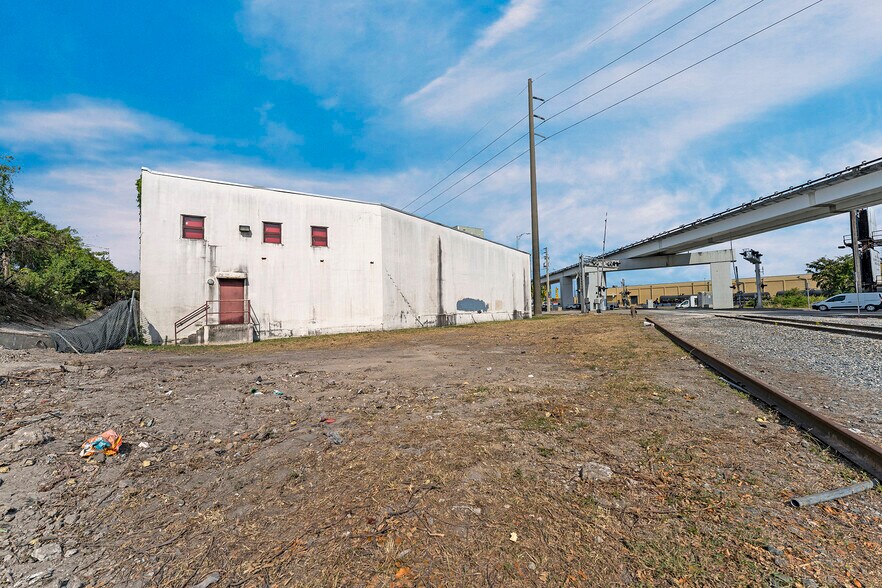More Photos Of 6850 NW 74th St, Medley Warehouse For Sale