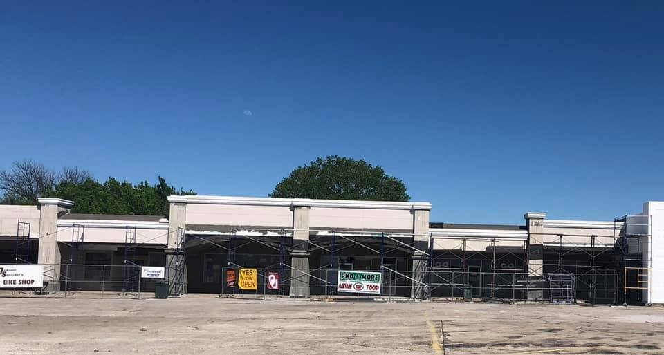 More Photos Of 2015 W Broadway St, Ardmore General Retail For Lease