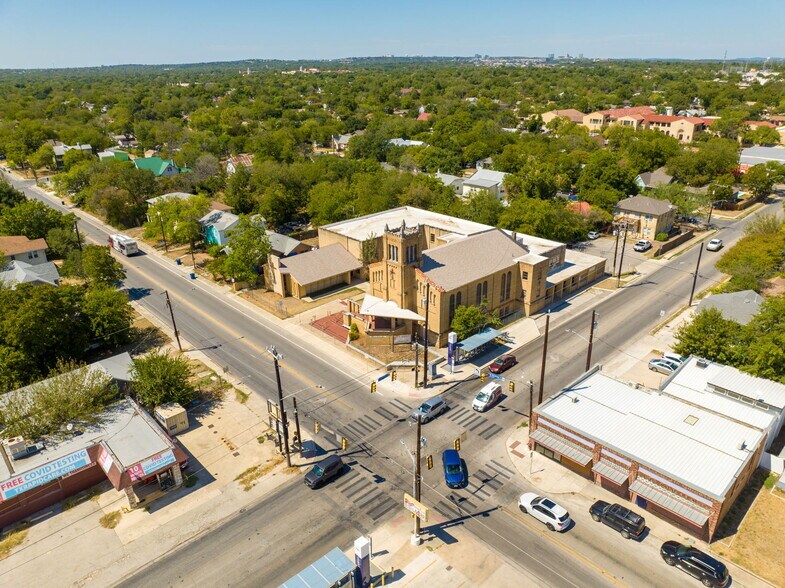 More Photos Of 1701 W Woodlawn Ave, San Antonio Religious Facility For Sale