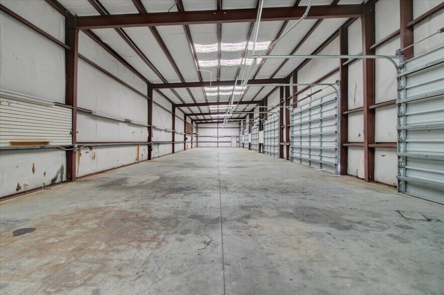 More Photos Of 4055 Old Dowlen Rd, Beaumont Warehouse For Lease
