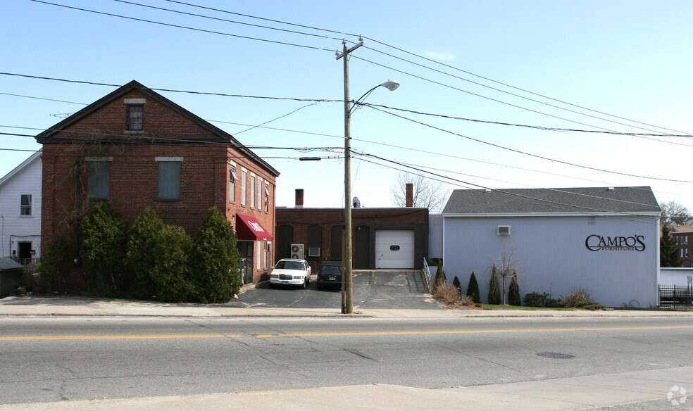 More Photos Of 663-697 Bank St, New London Freestanding For Lease