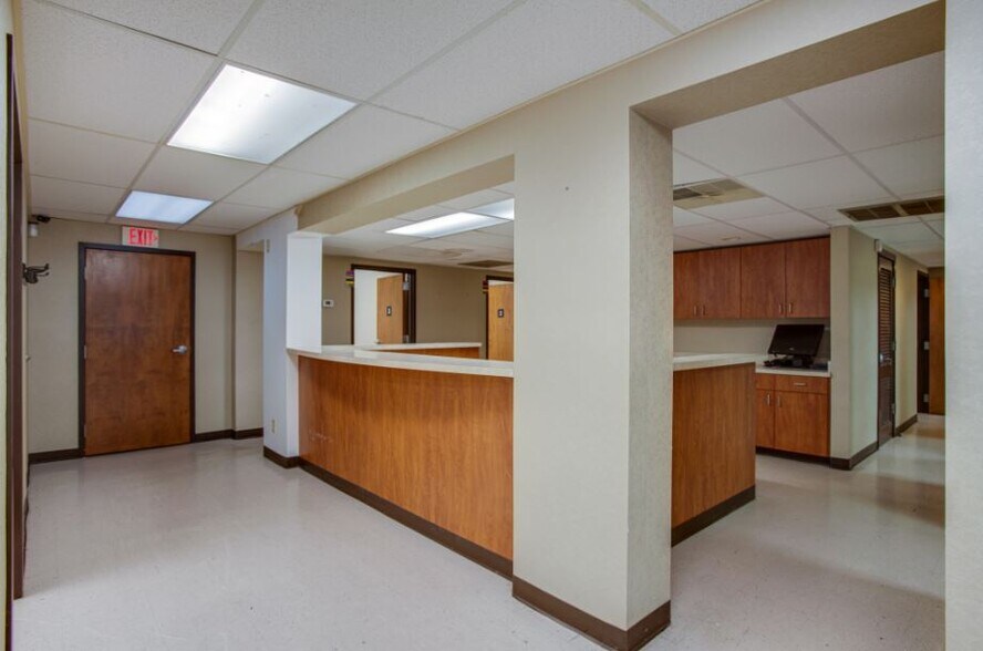 More Photos Of 1400 Hatcher Ln, Columbia Healthcare For Lease