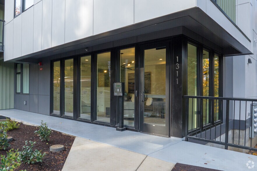 More Photos Of 1311 SW Gibbs St, Portland Apartments For Sale