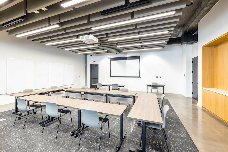 More Photos Of 3232 E Cesar Chavez St, Austin Unknown For Lease