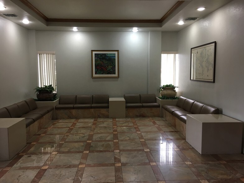 More Photos Of 2021 Tyler St, Hollywood Office For Lease