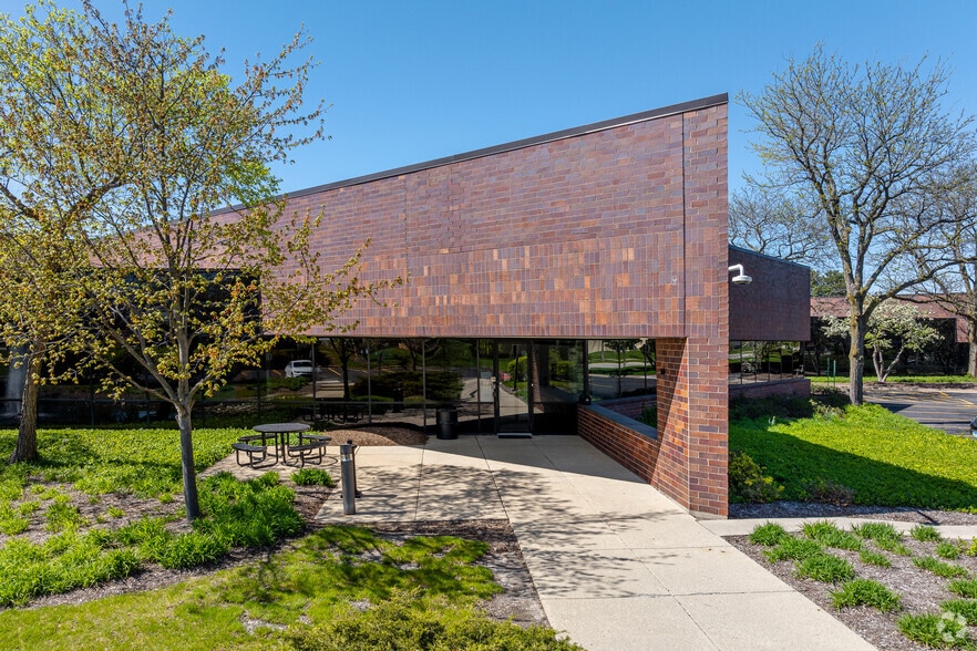 More Photos Of 800 E Business Center Dr, Mount Prospect Industrial For Sale