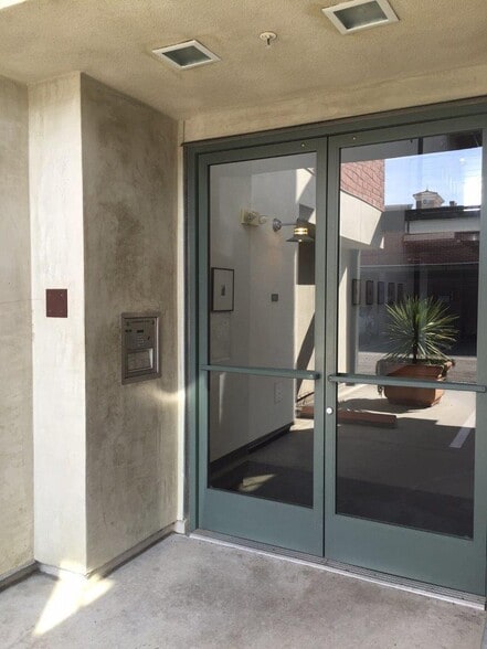 More Photos Of 1046 Princeton Dr, Venice Office For Sale