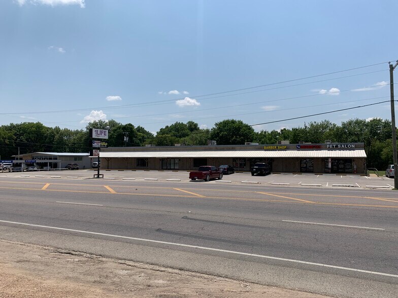 More Photos Of 1605-1611 N Main St, Cleburne Storefront For Lease