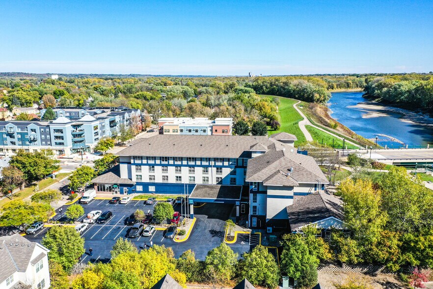 More Photos Of 1 River Bend Pl, Chaska Hotel For Sale