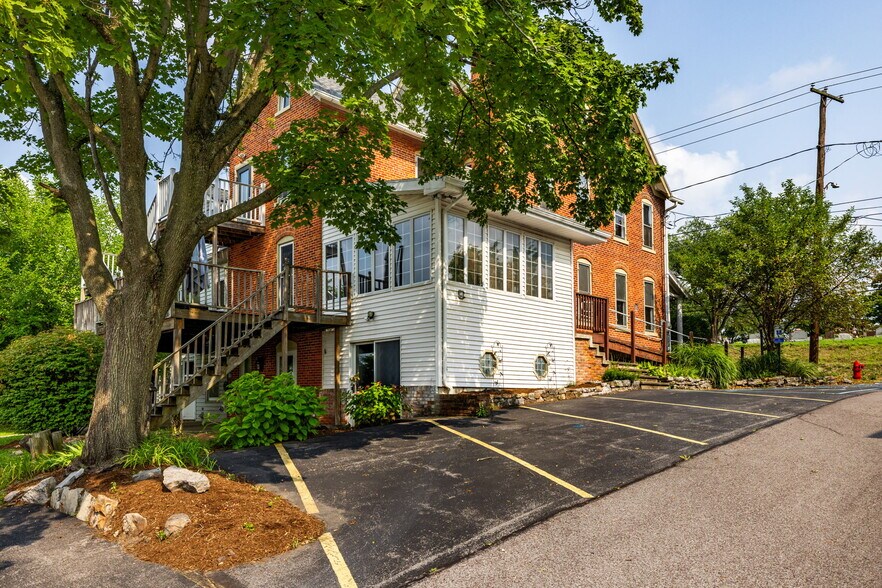 More Photos Of 330 Mahoning St, Milton Office For Sale