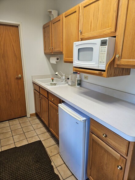 More Photos Of 6400 W College Dr, Palos Heights Medical For Lease