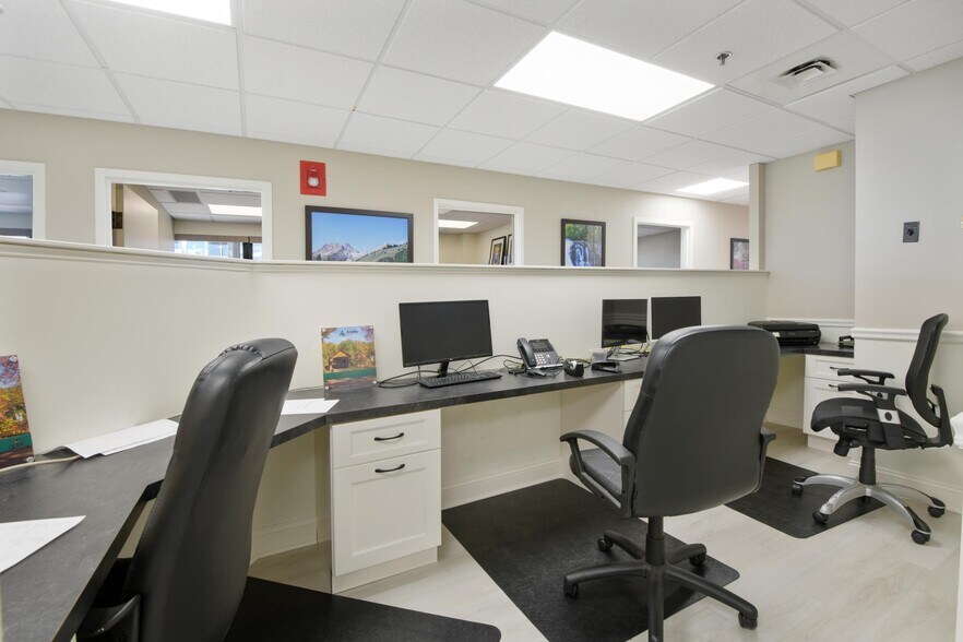 More Photos Of 84 Pine St, Burlington Office For Sale