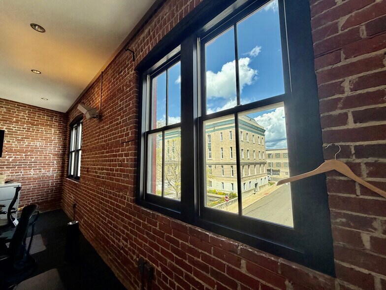 More Photos Of 12 Havemeyer Pl, Greenwich Office For Lease