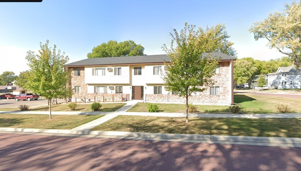 More Photos Of 120-124 E 13th St, Blue Earth Apartments For Sale