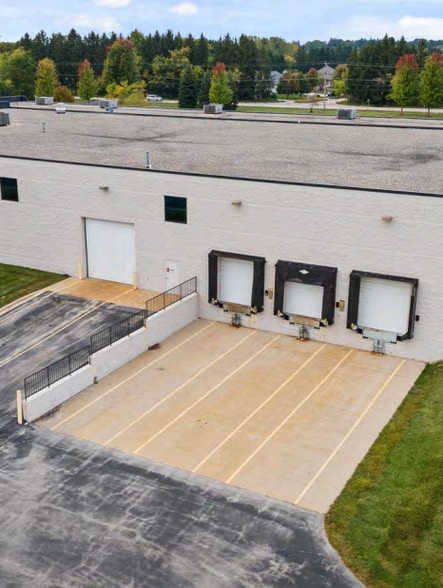 More Photos Of W209N17500 Industrial Dr, Jackson Manufacturing For Sale