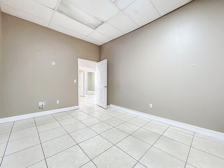 More Photos Of 112 N Mulrennan Rd, Valrico Warehouse For Sale