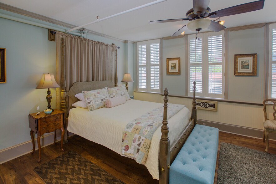 More Photos Of 96 N Market St, Charleston Storefront Retail Residential For Sale