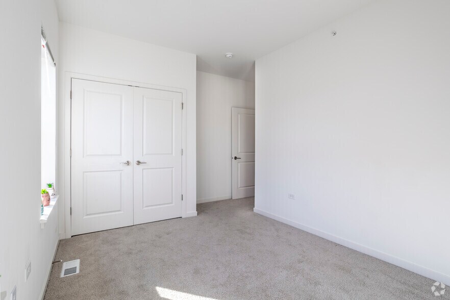 More Photos Of 4800 157th St, Oak Forest Apartments For Lease