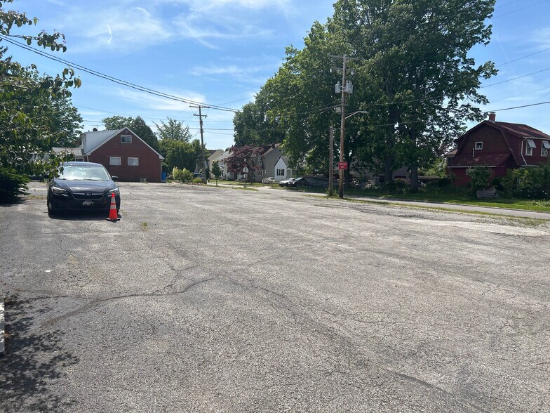 More Photos Of 15501 Munn Rd, Cleveland Office For Lease