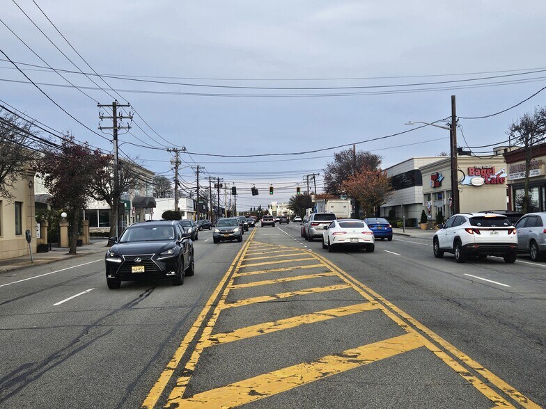 More Photos Of 166 E Jericho Tpke, Mineola Office For Lease