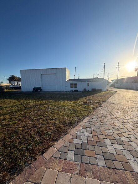 More Photos Of 3303 37th St, Orlando Warehouse For Lease