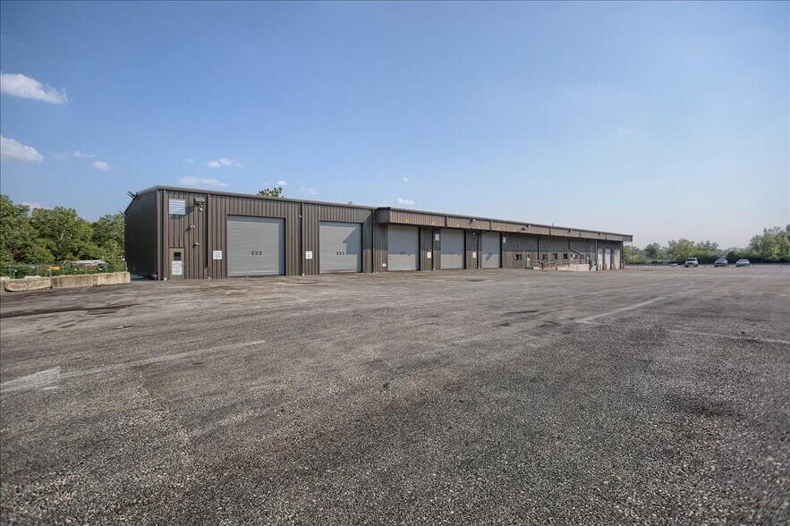 More Photos Of 2955 Felton Rd, Norristown Truck Terminal For Sale