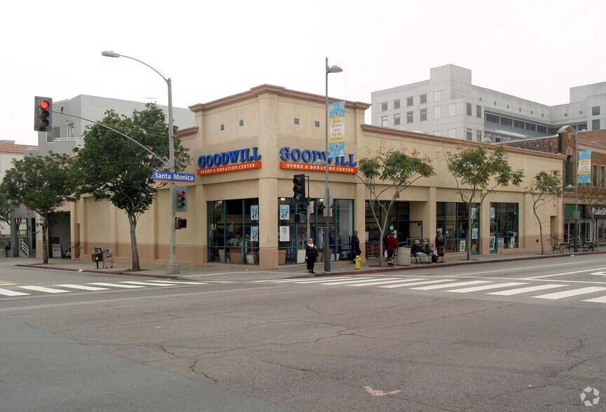 More Photos Of 530 Santa Monica Blvd, Santa Monica Storefront For Lease